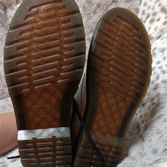 Classic White Lace-Up Boots - Picture 8 of 10